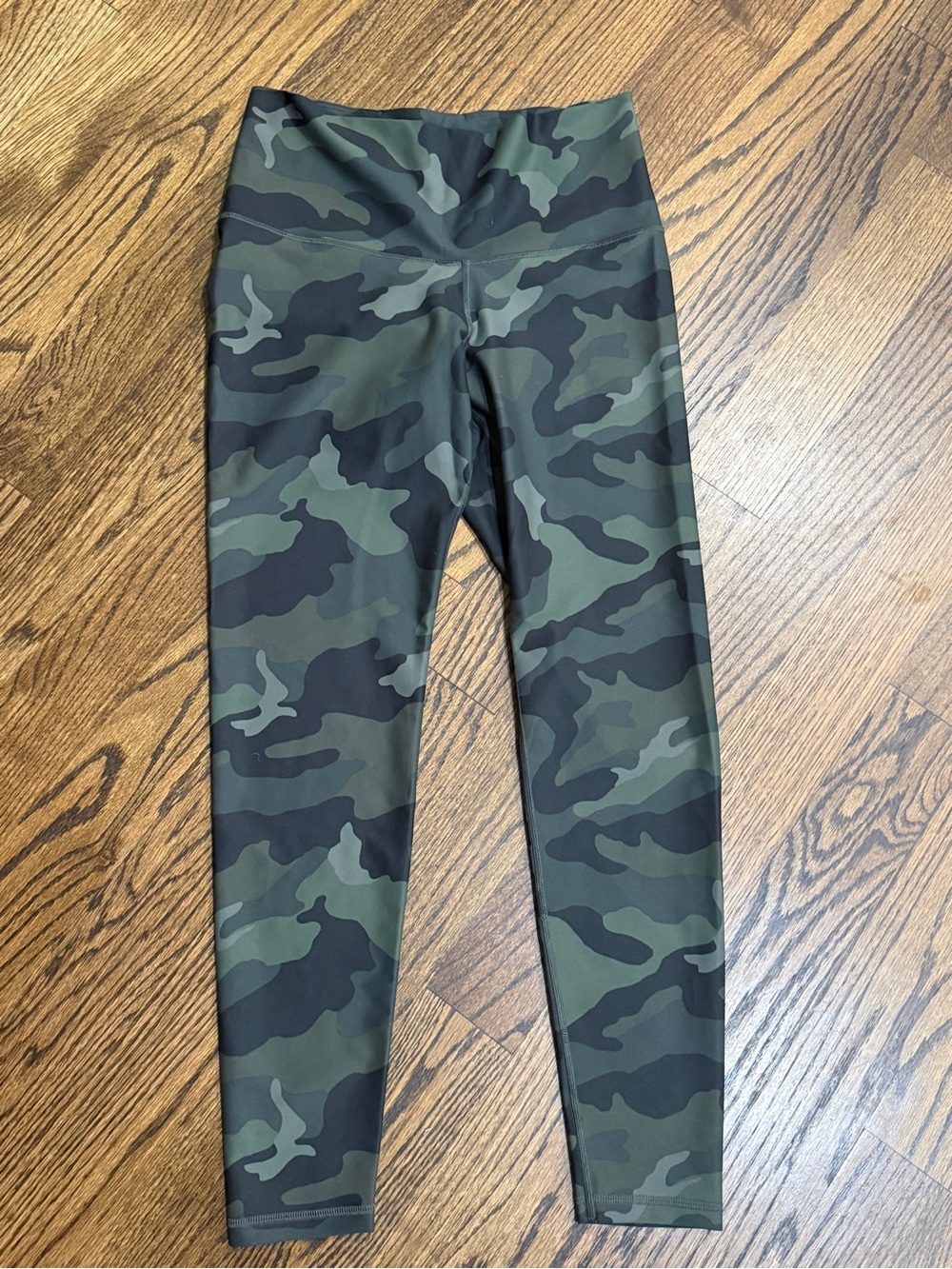 Old Navy Active Black and Green Camo Leggings Size Large